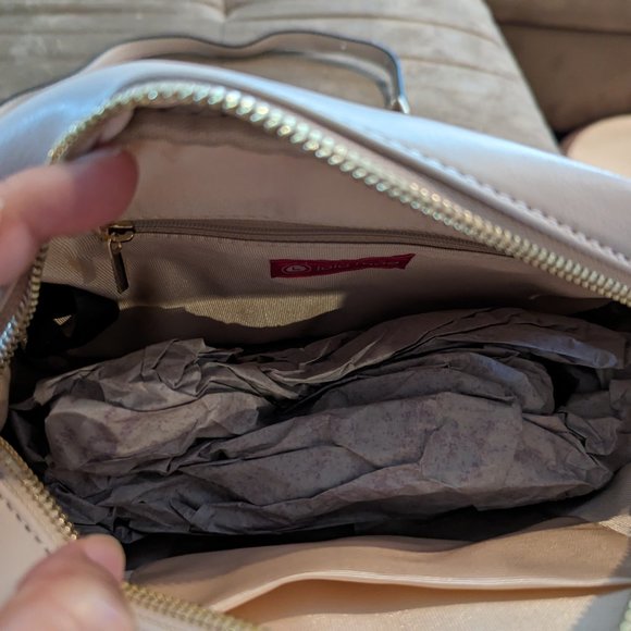 NWT Beige camera purse crossbody - Picture 2 of 4